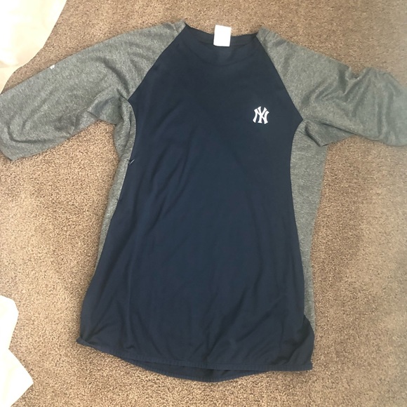 Majestic Other - Large Yankees 3/4 Baseball shirt warmup